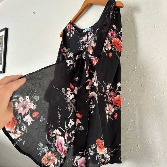 🦋 She + Sky Black Floral Cold Shoulder Tie Sleeve Flowy Blouse Large - Picture 2 of 6